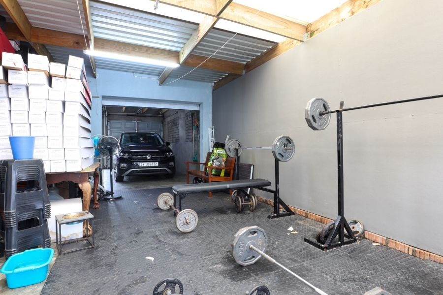 To Let 4 Bedroom Property for Rent in Monte Vista Western Cape